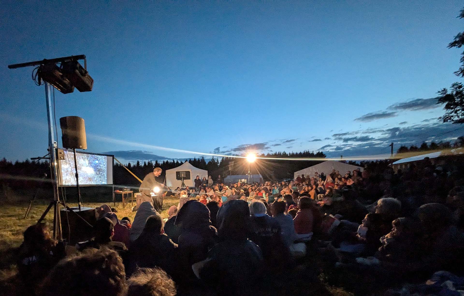 Équipe et public du Festival des Étoiles